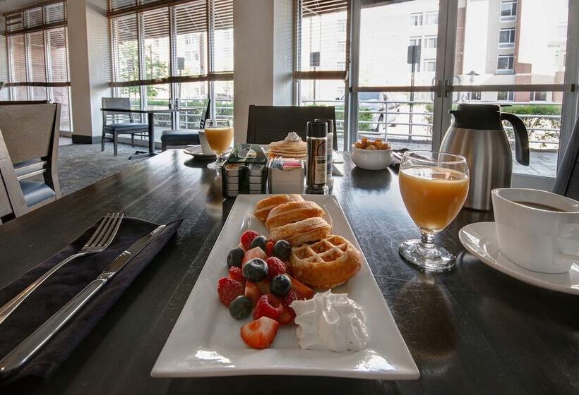 فندق Holiday Inn Detroit Metro Airport, An Ihg