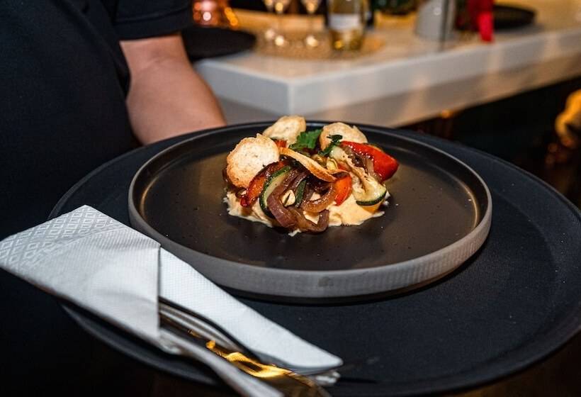 هتل The Color Kata