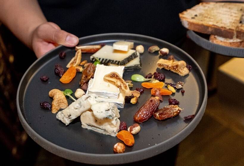 هتل The Color Kata