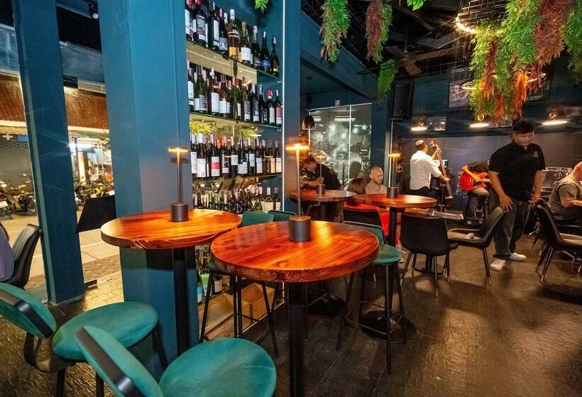 هتل The Color Kata