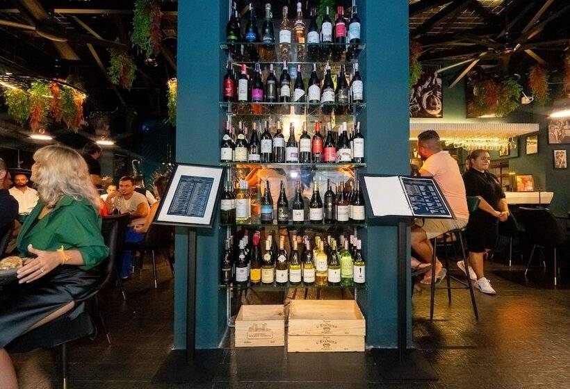 هتل The Color Kata