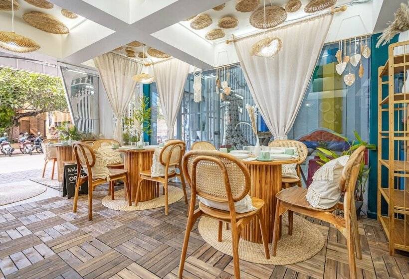 هتل The Color Kata