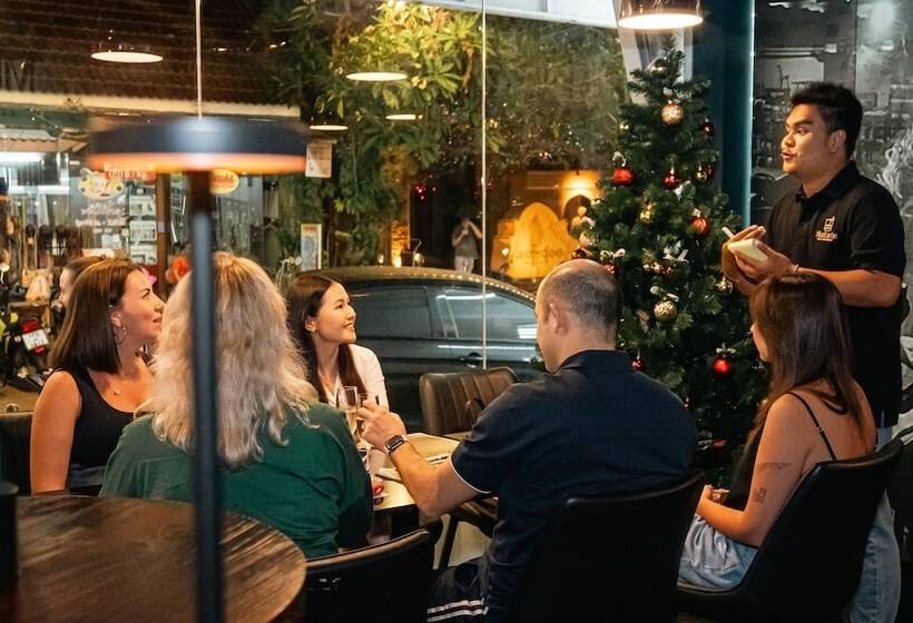 هتل The Color Kata