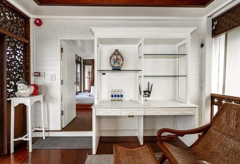 هتل The Color Kata