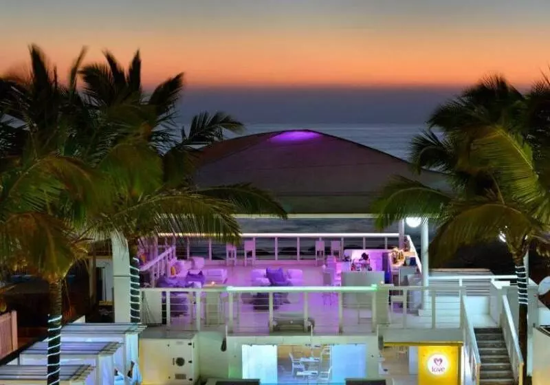 בית מלון כפרי The Park Calangute Goa