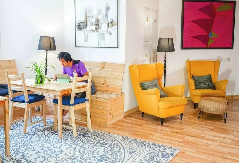 Cinnamon Sally Backpackers Hostel