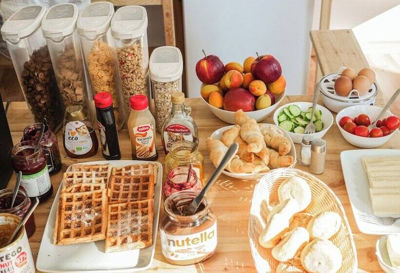 Cinnamon Sally Backpackers Hostel