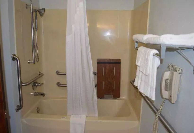 هتل Comfort Inn & Suites