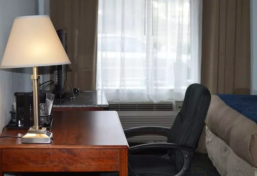 هتل Comfort Inn & Suites