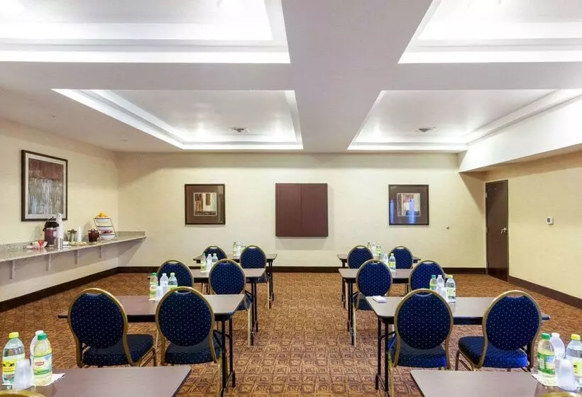 هتل Comfort Inn & Suites Regional Medical Center