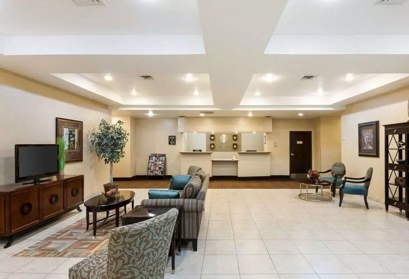 هتل Comfort Inn & Suites Regional Medical Center