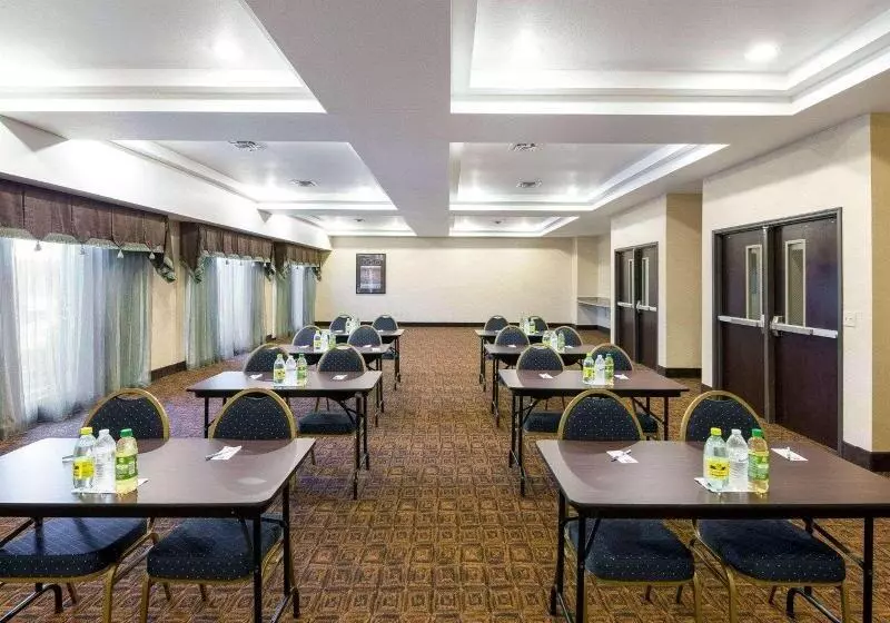 هتل Comfort Inn & Suites Regional Medical Center