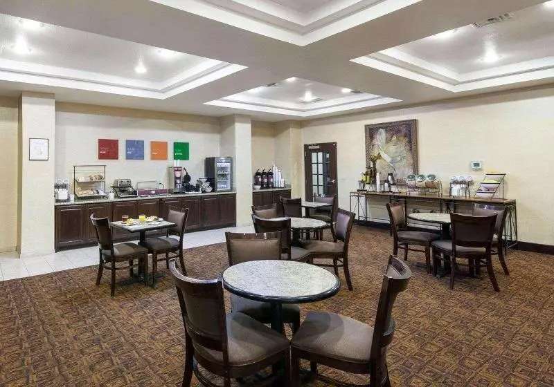 هتل Comfort Inn & Suites Regional Medical Center