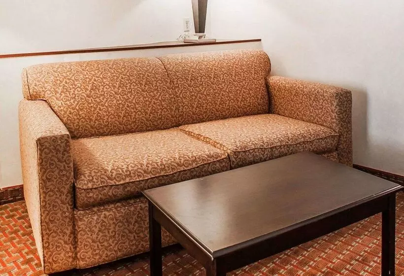 Tapa Hotel, Inn & Suites