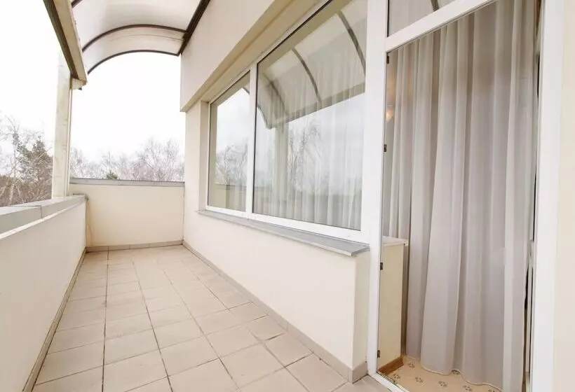 هتل Daina Jurmala Beach