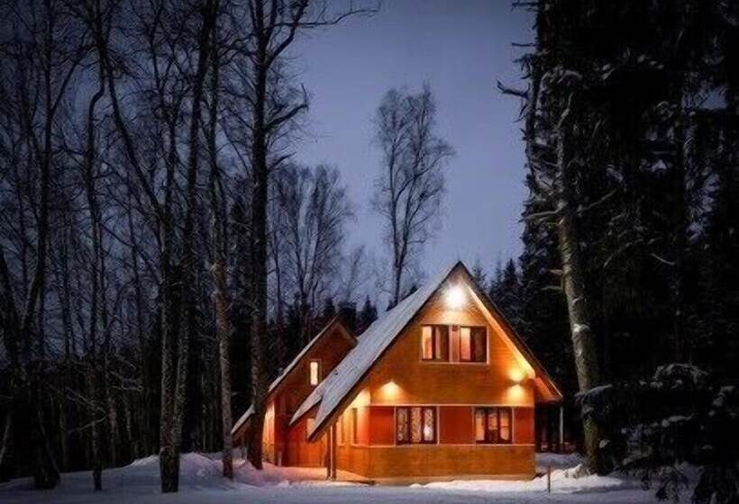 هتل Golfa Klubs Reinis