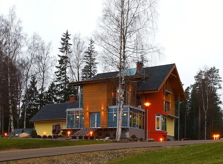 هتل Golfa Klubs Reinis