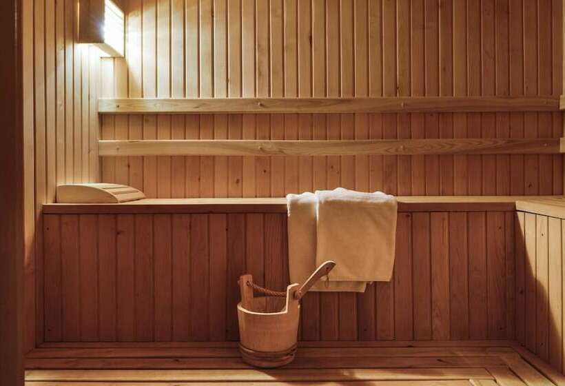 هتل Golfa Klubs Reinis