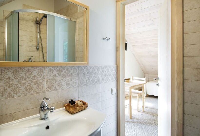 هتل Golfa Klubs Reinis