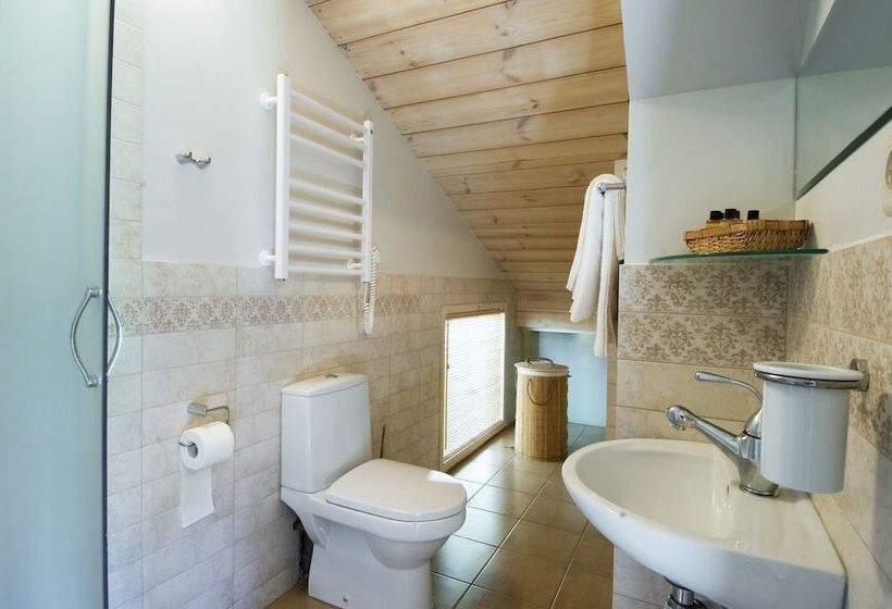 هتل Golfa Klubs Reinis