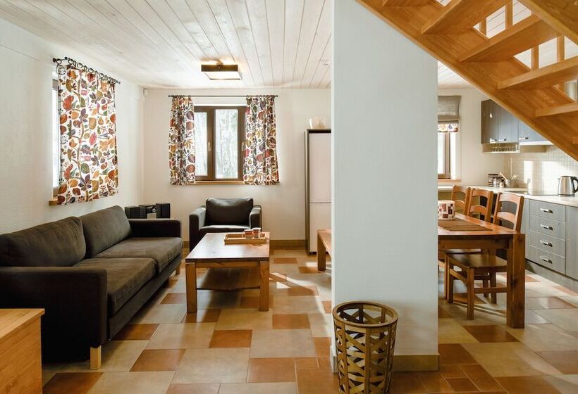 هتل Golfa Klubs Reinis