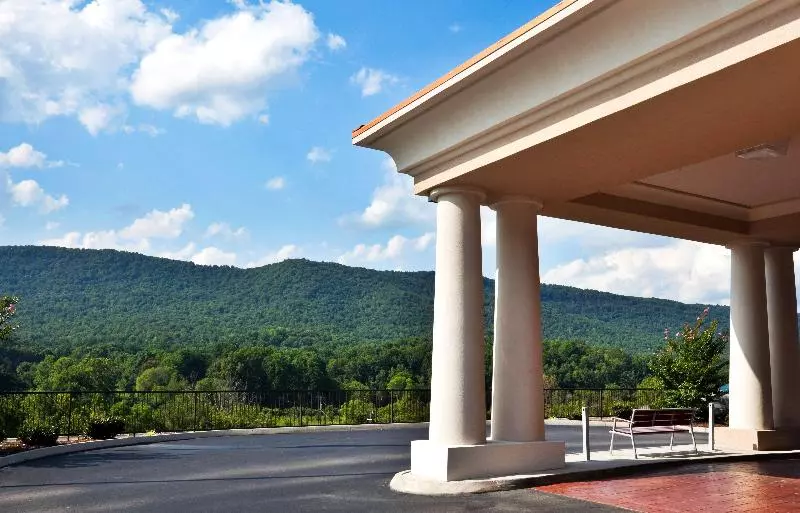 Holiday Inn Express Hotel & Suites Harriman, An Ihg