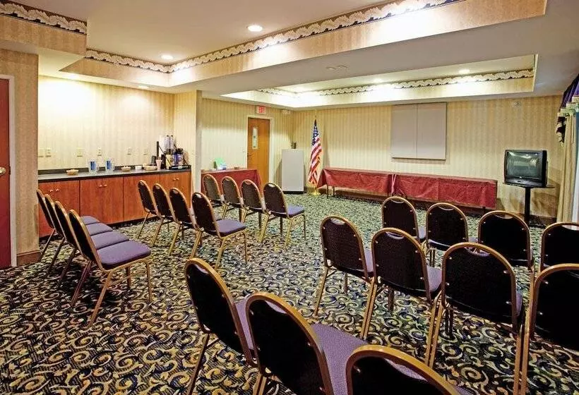 בית מלון כפרי Holiday Inn Express & Suites Orangeburg, An Ihg