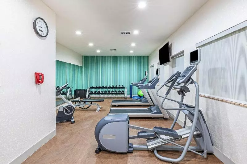 Отель Holiday Inn Express And Suites Pryor, An Ihg