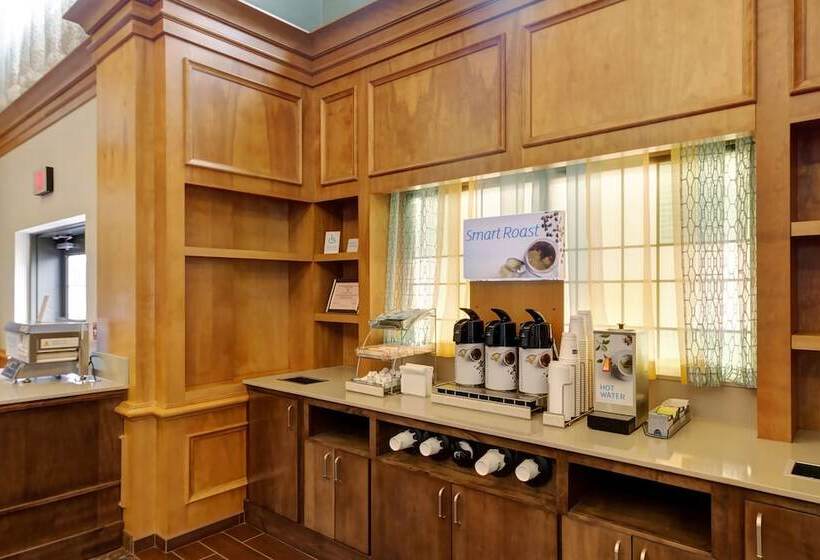 Holiday Inn Express Hotel & Suites Warwick Providence Airport, An Ihg