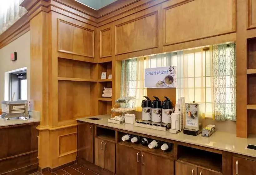 Holiday Inn Express Hotel & Suites Warwick Providence Airport, An Ihg