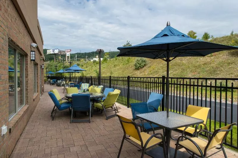 Отель Holiday Inn Express And Suites Dickson City, An Ihg