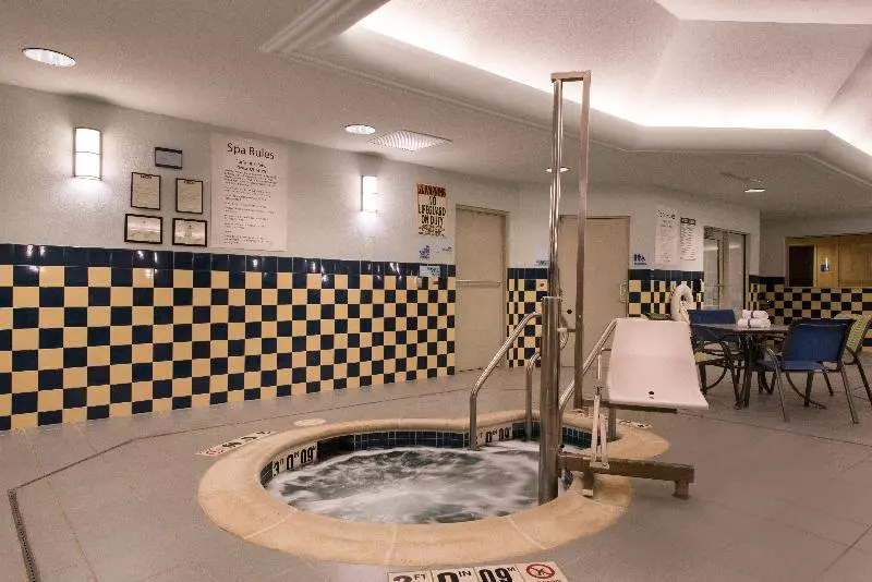 Отель Holiday Inn Express And Suites Dickson City, An Ihg