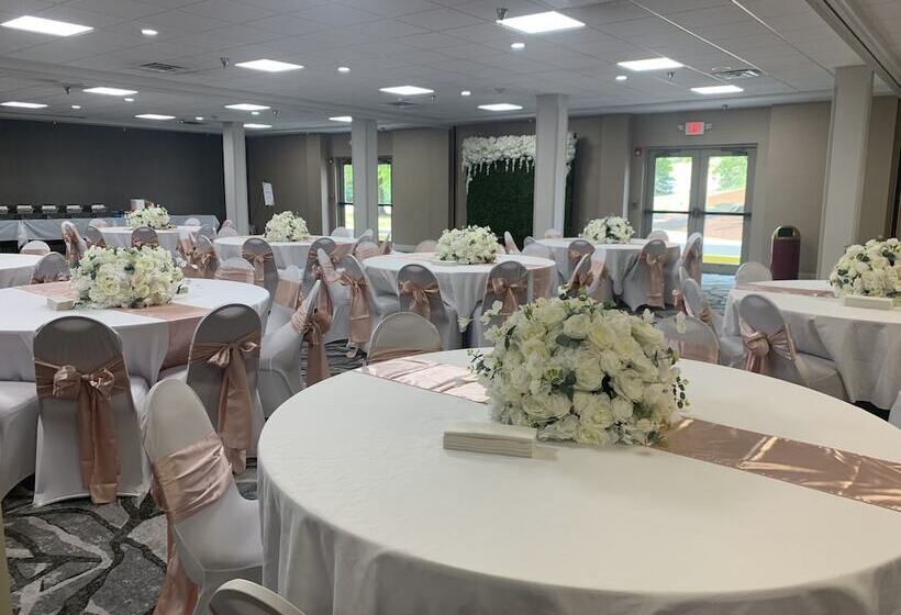 فندق Holiday Inn Express And Suites Pittsburgh West Mifflin, An Ihg