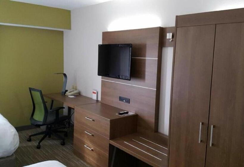 Отель Holiday Inn Express Mount Pleasant  Scottdale, An Ihg