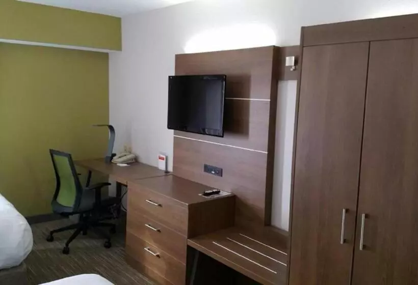 Отель Holiday Inn Express Mount Pleasant Scottdale, An Ihg