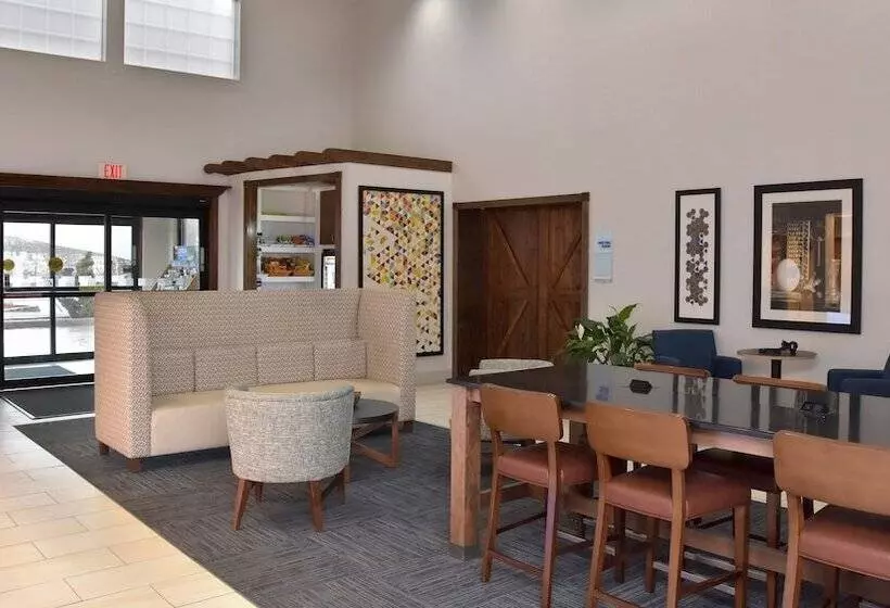 Отель Holiday Inn Express Mount Pleasant Scottdale, An Ihg