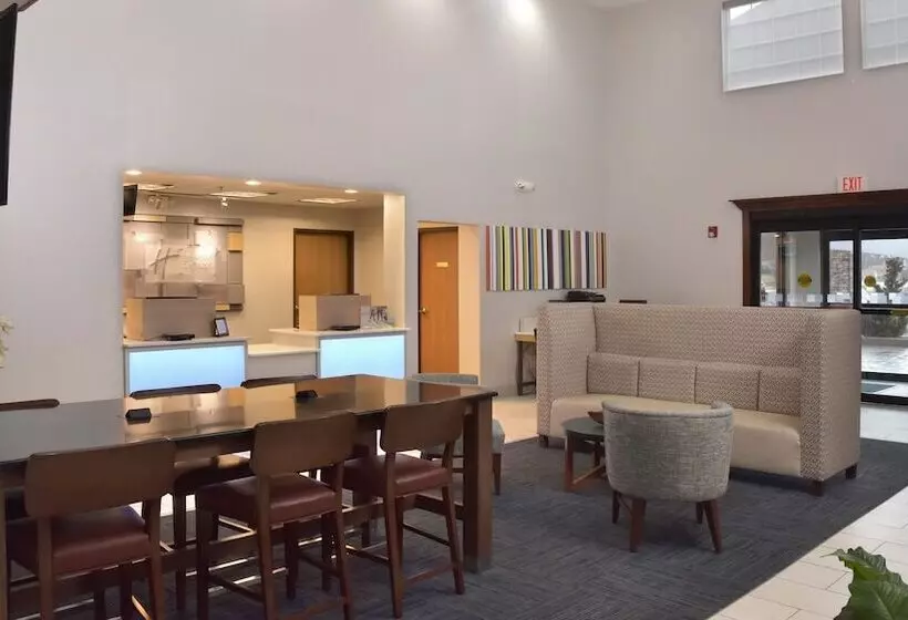 Отель Holiday Inn Express Mount Pleasant Scottdale, An Ihg