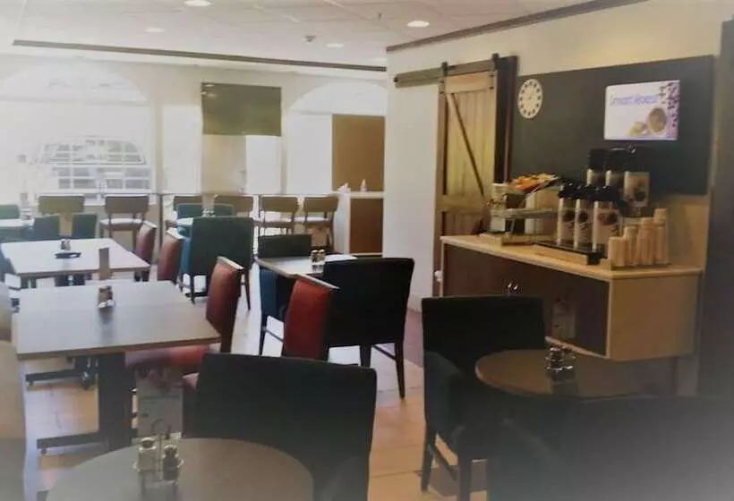 Отель Holiday Inn Express Mount Pleasant Scottdale, An Ihg