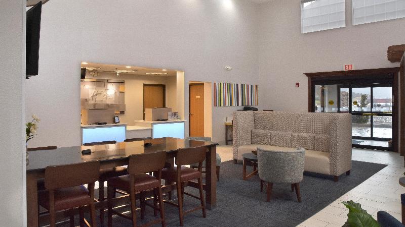 Отель Holiday Inn Express Mount Pleasant  Scottdale, An Ihg