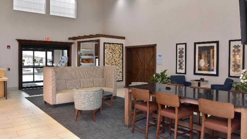 Отель Holiday Inn Express Mount Pleasant  Scottdale, An Ihg