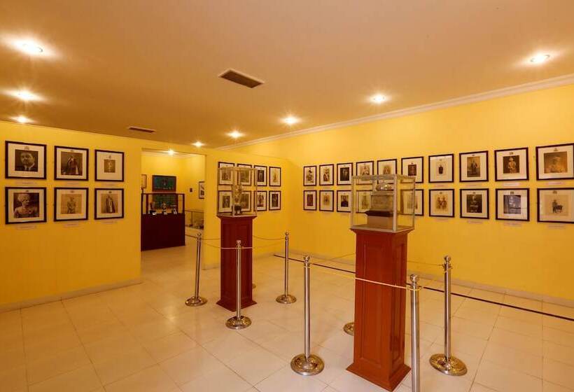 هتل The Lallgarh Palace A Heritage