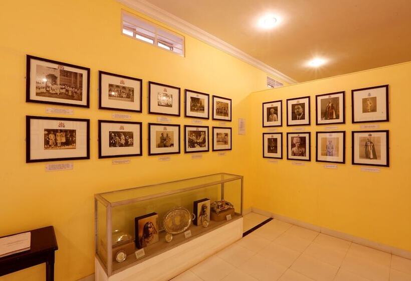 هتل The Lallgarh Palace A Heritage