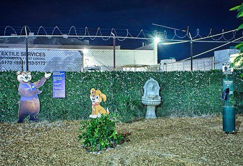 ホテル Travelodge By Wyndham Phoenix Downtown