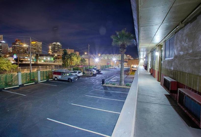 ホテル Travelodge By Wyndham Phoenix Downtown