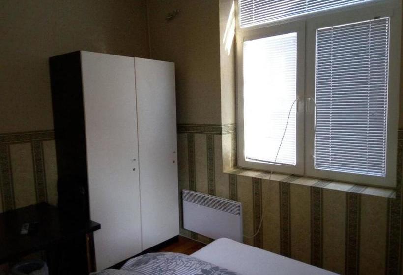 Sofia Alegra Hostel Familys