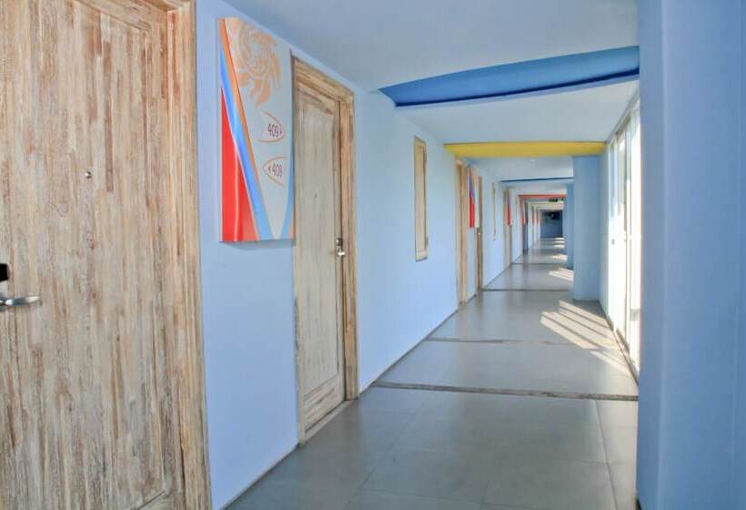 Bliss Surfer Hotel By Tritama Hospitality