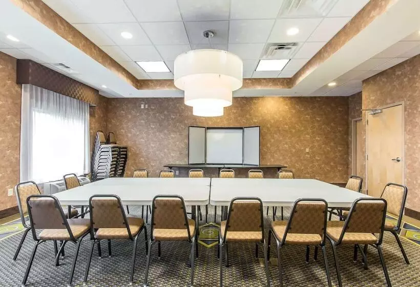 Отель Comfort Suites Smyrna