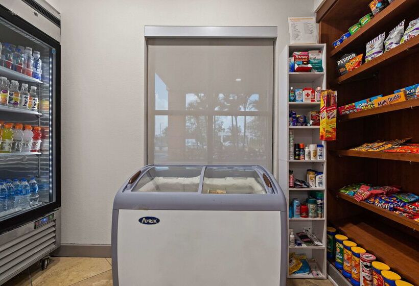 호텔 Comfort Suites Vero Beach I95