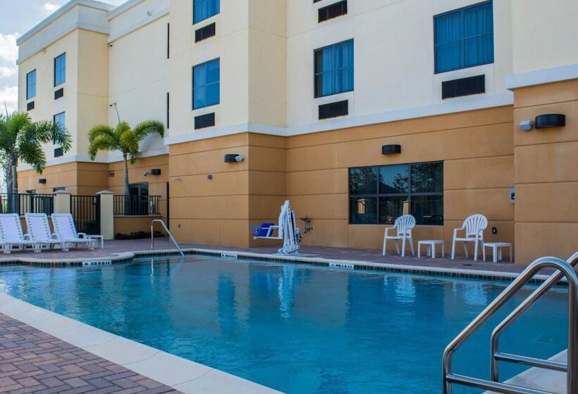 호텔 Comfort Suites Vero Beach I95