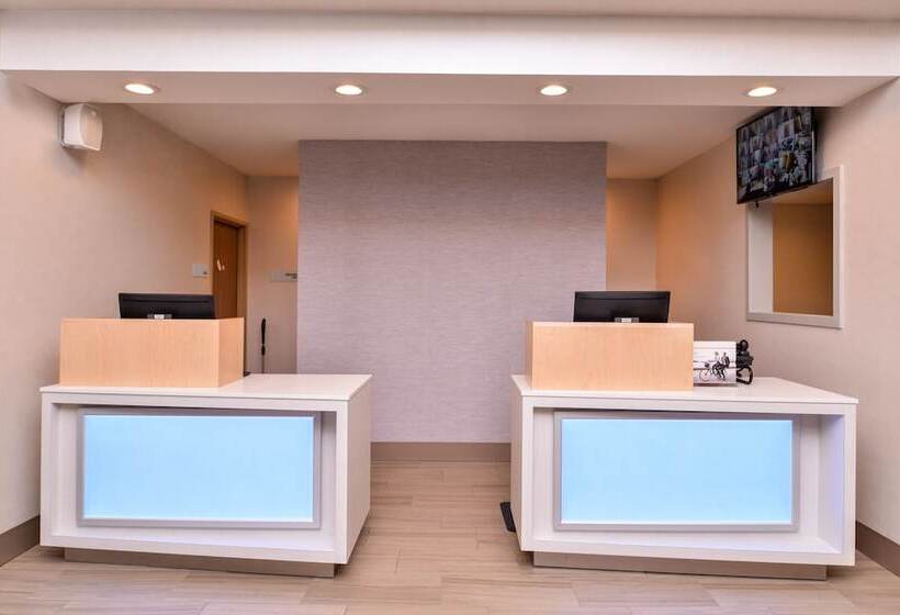 ホテル Holiday Inn Express & Suites Lacey   Olympia, An Ihg
